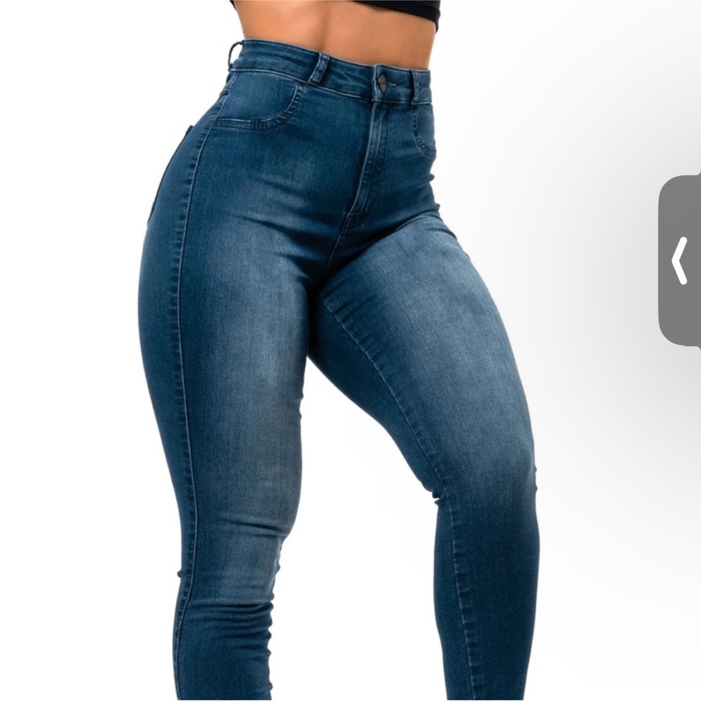 NWOT contour fit jeans